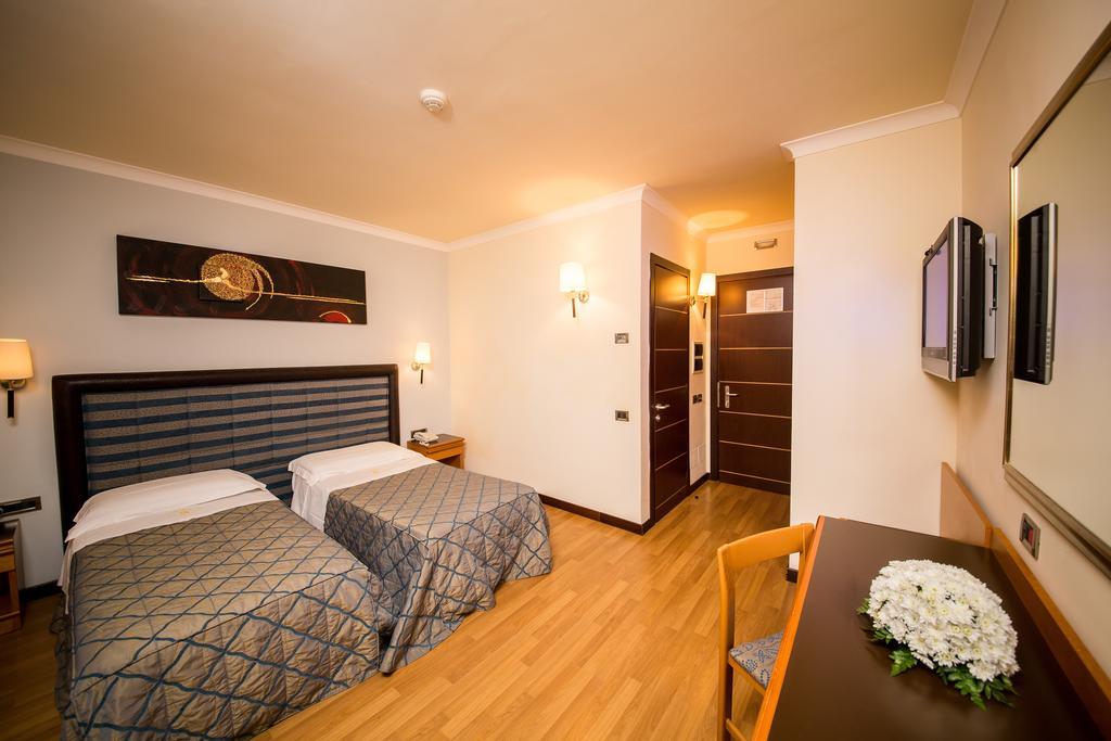 Hotel Ares Pontinia Room photo